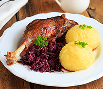 Gänsekeule mit Klößen